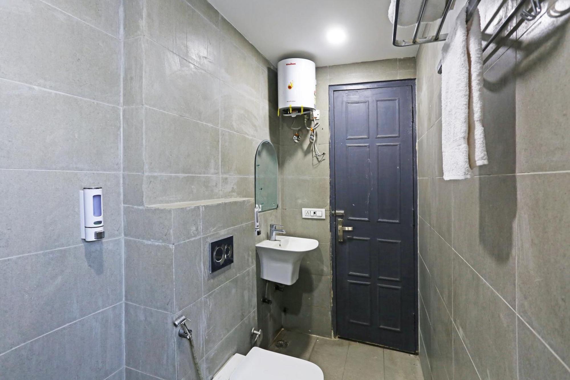 Hotel Twamev Residency Uttam Nagar Couple Friendly Delhi Kültér fotó